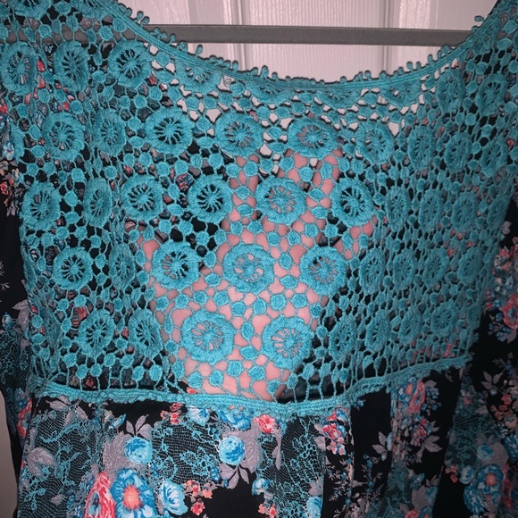 Flowwy Floral Top with Lace Back - Picture 5 of 5